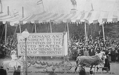 1913年3月3日、ワシントンDCのSuffragettes Paradeからの修正フロート 作： American Photographer
